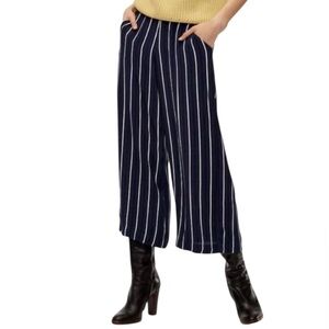 Aritzia Wilfred Navy Pinstripe Women’s Cropped Leg Crepe Knit Faun Pant Sz XS